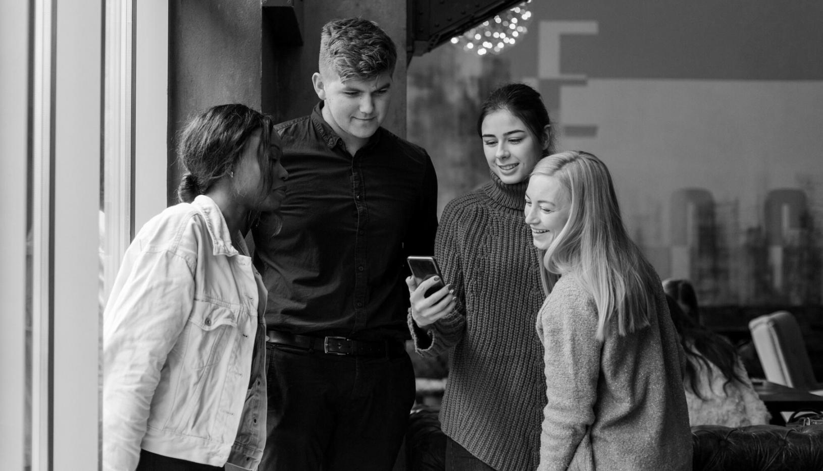 Atelier collaboratif sur la planification financière avec plusieurs participants